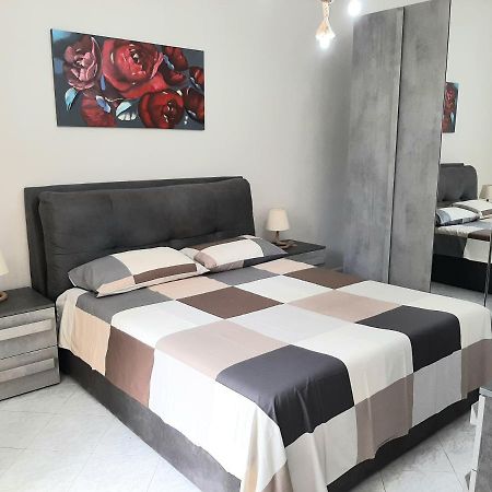ポルティチ La Casa Di Ninoヴィラ エクステリア 写真